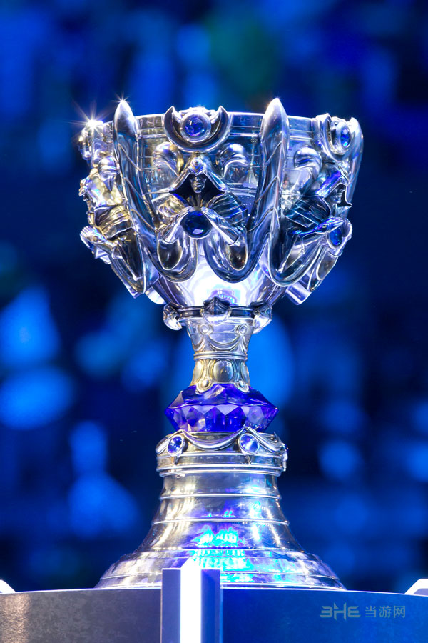 宿敌相遇！LPL与LCK再度会师《英雄联盟》S赛总决赛，中韩大战迎来最终章。